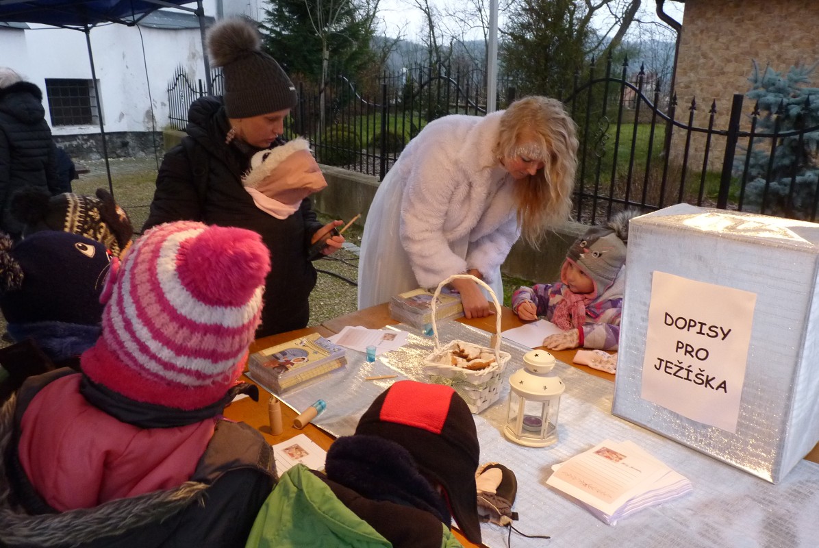 Mikuláš a rozsvěcení vánočního stromu 3.12.2017 Zábřeh